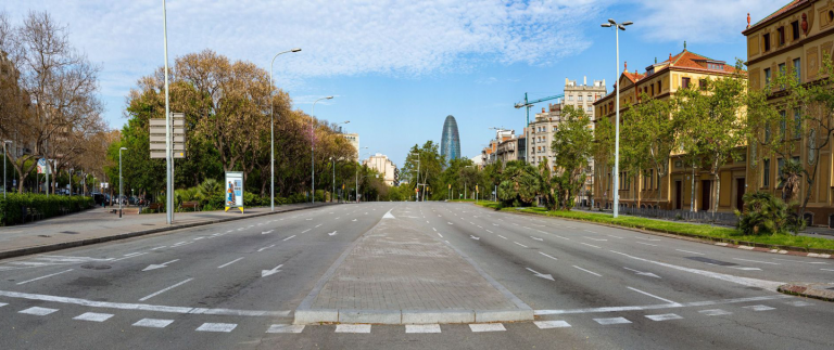 L'avinguda Diagonal de Barcelona buida. Foto: Marc Lozano