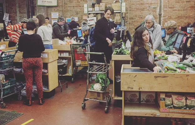Gent comprant al Park Slope Food Coop | Autora: Joana Ariet