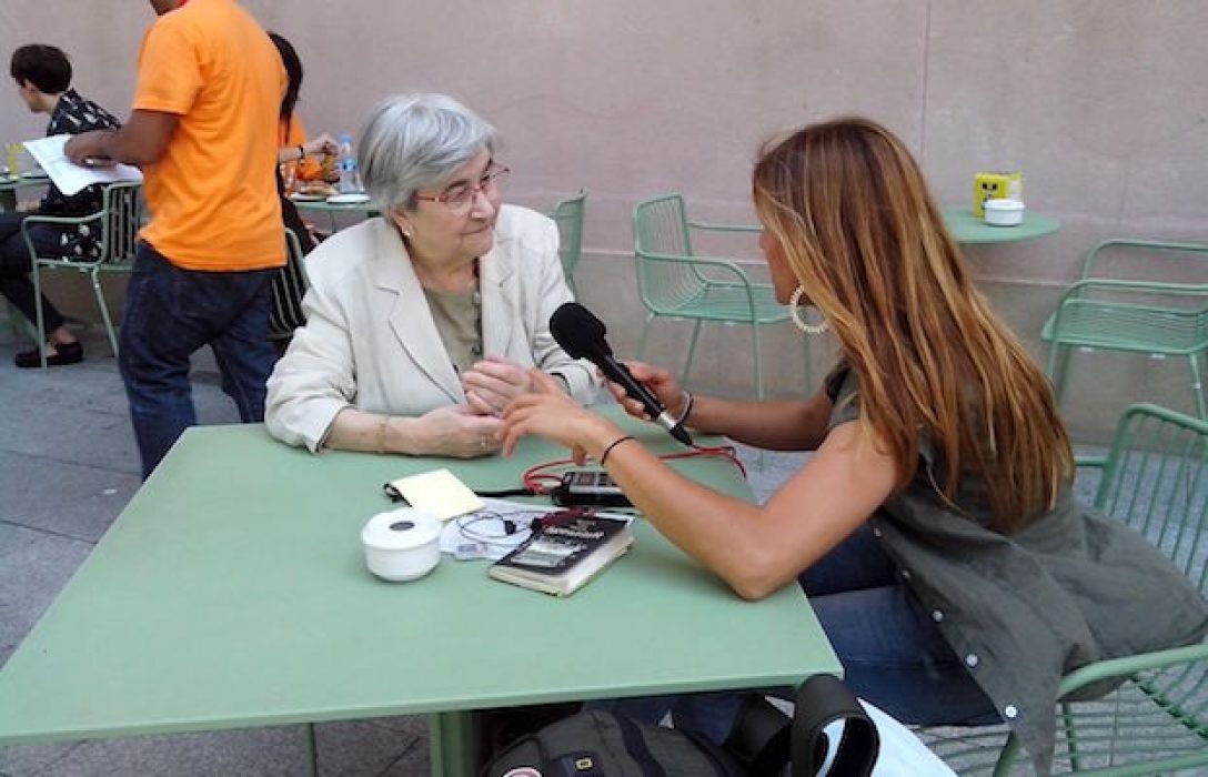 Miren Etxezarreta entrevistada por Marta Molina en el MACBA.